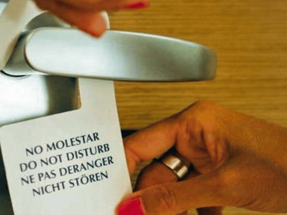 Sử dụng bản kí hiệu trên cửa